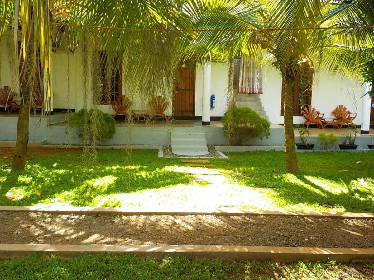 Liyana Holiday Resort Анурадхапура Екстер'єр фото
